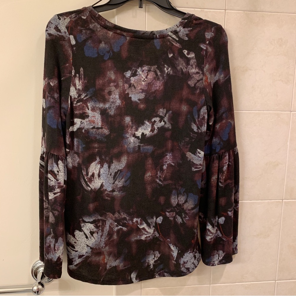 3/$20 Vera Wang knit top - Picture 6 of 7